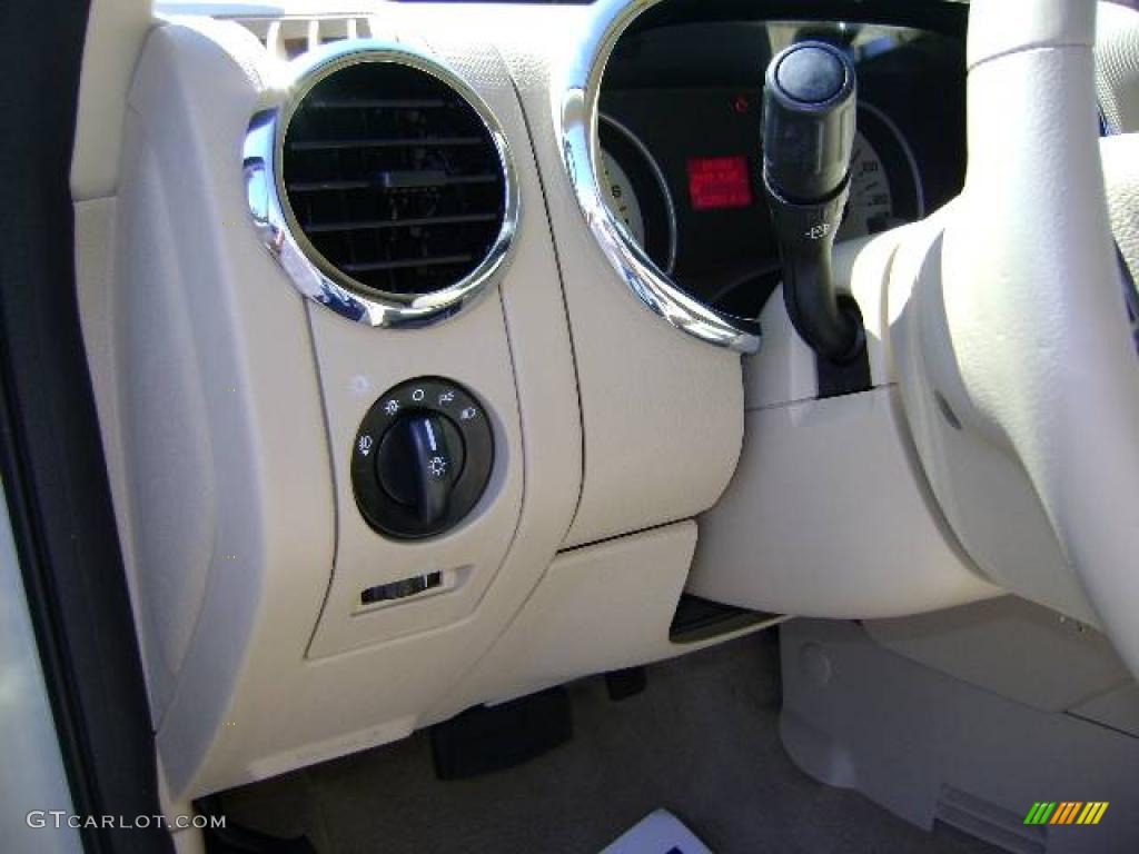 2006 Explorer Limited - Cashmere Tri-Coat / Camel photo #37