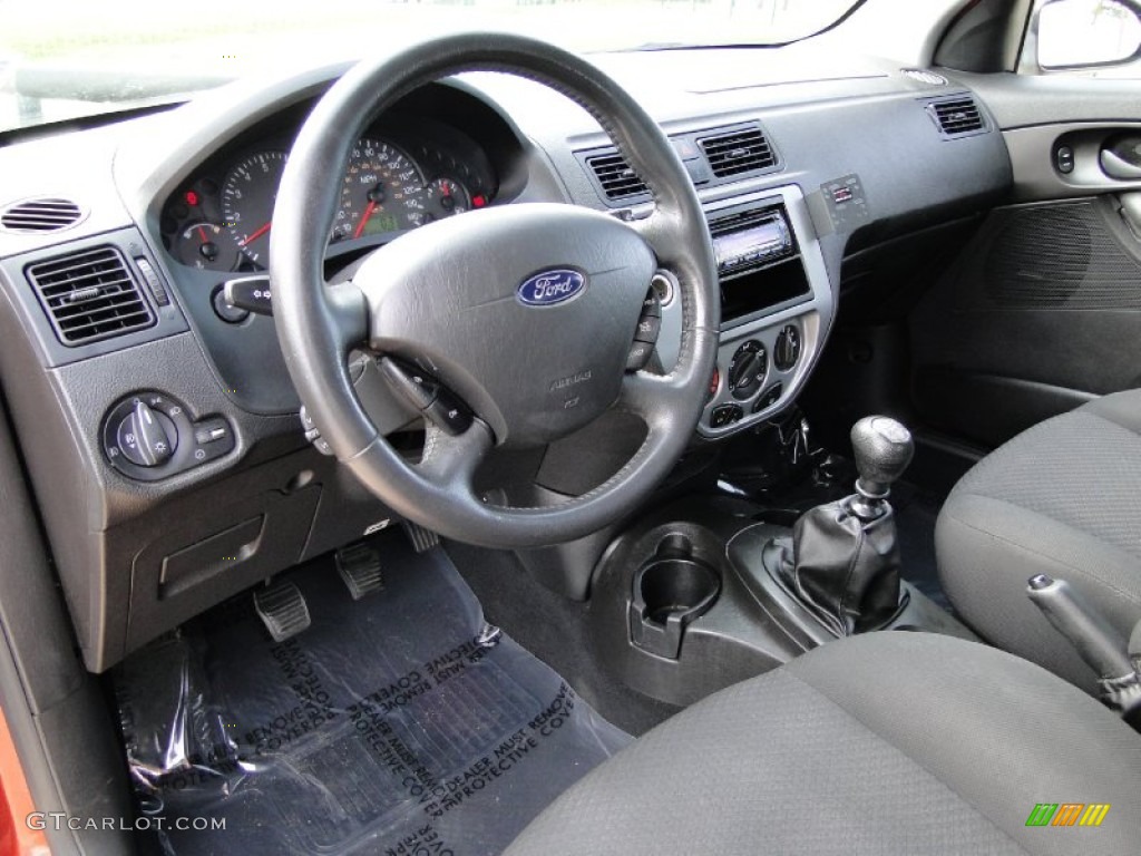 Charcoal Charcoal Interior 2005 Ford Focus Zx5 Se Hatchback
