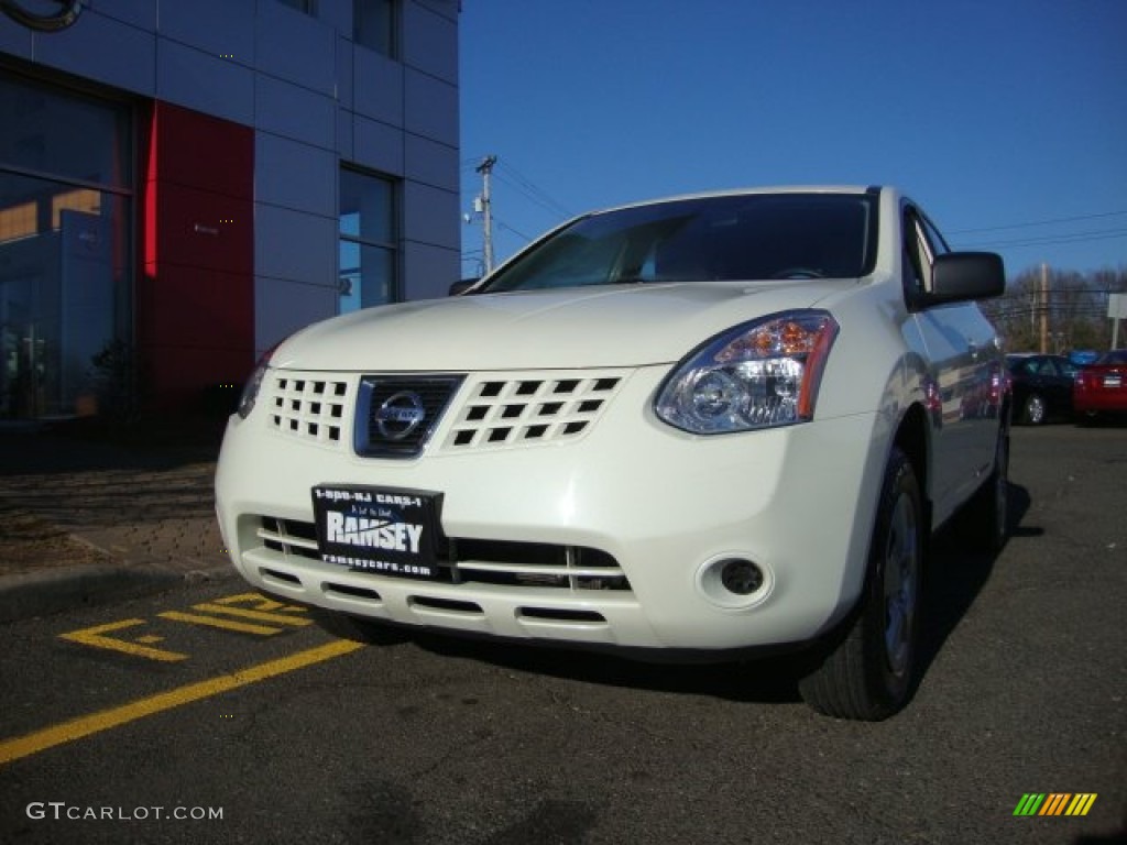 Phantom White Nissan Rogue