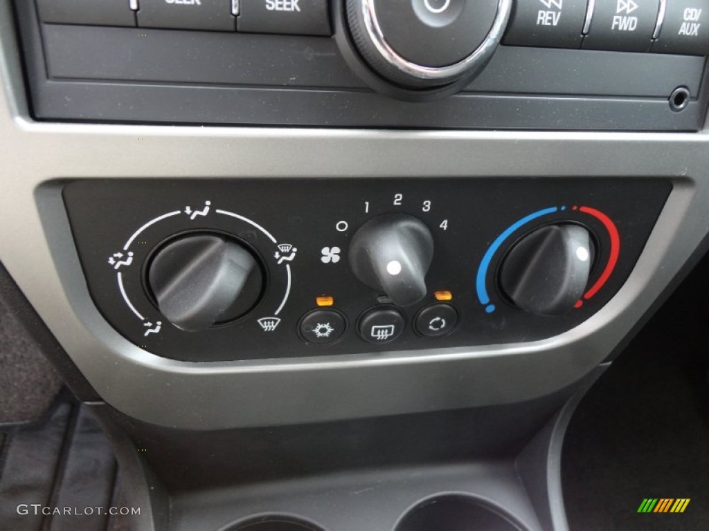 2007 Saturn ION 2 Quad Coupe Controls Photo #60689849