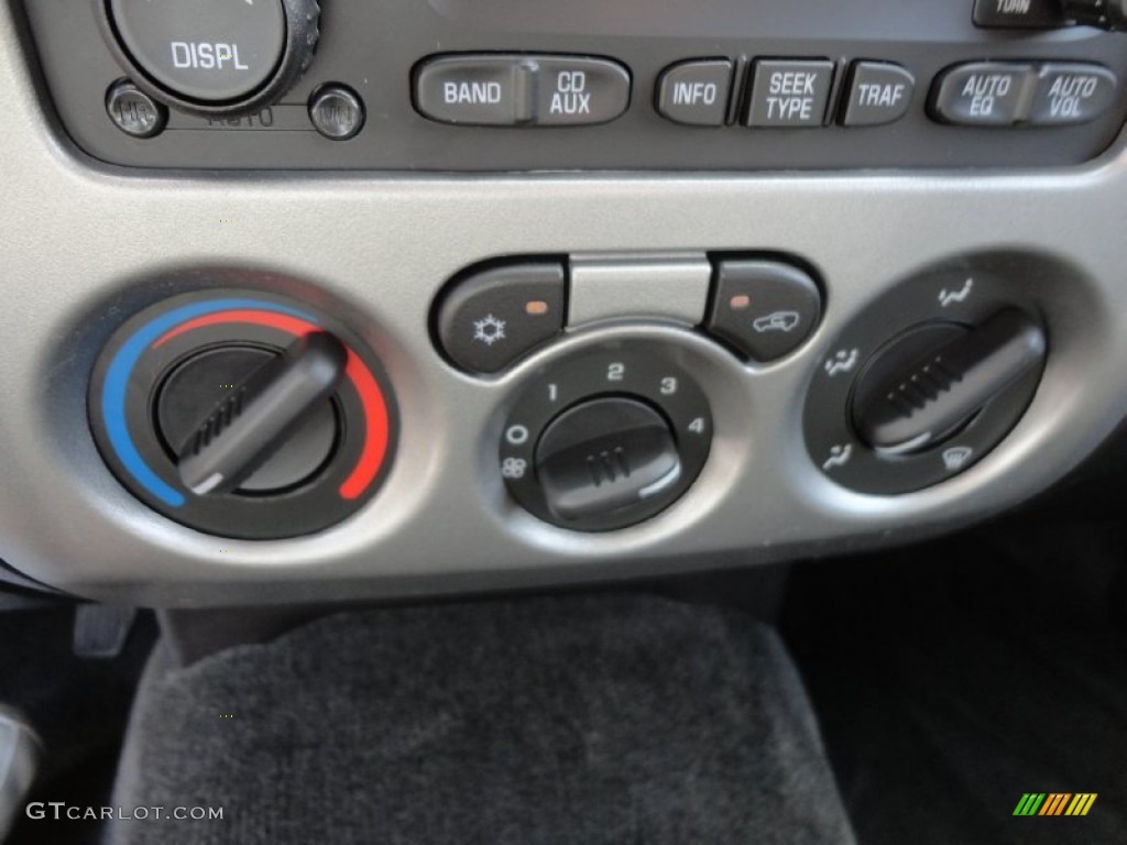2011 Chevrolet Colorado LT Crew Cab Controls Photo #60690323