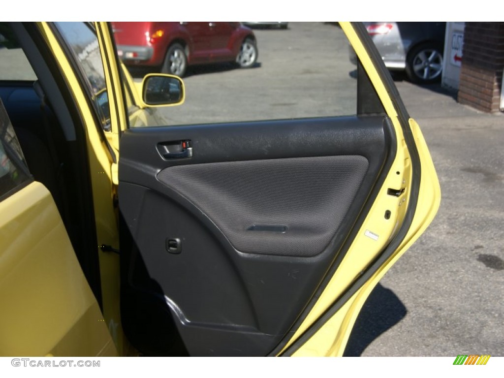 2004 Matrix XR - Solar Yellow / Dark Gray photo #20