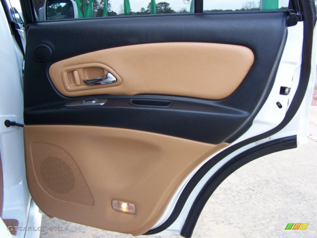 2002 Isuzu Axiom XS Door Panel Photos