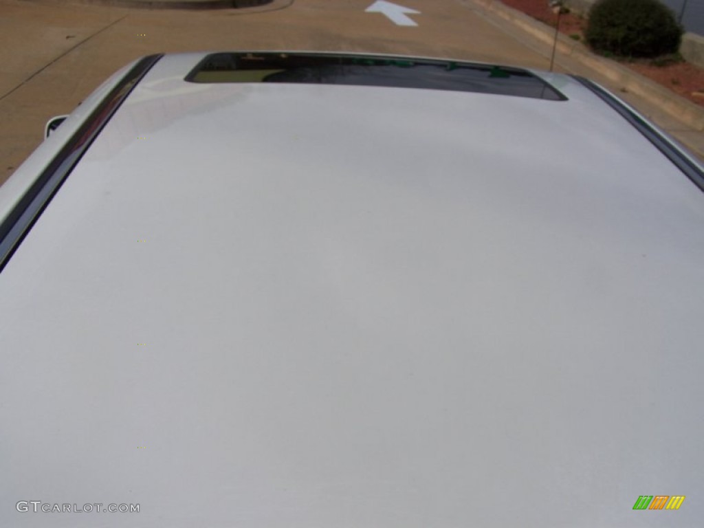 2002 Axiom XS - Alpine White / Tan photo #43