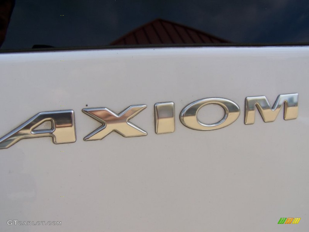 2002 Isuzu Axiom XS Marks and Logos Photo #60693602