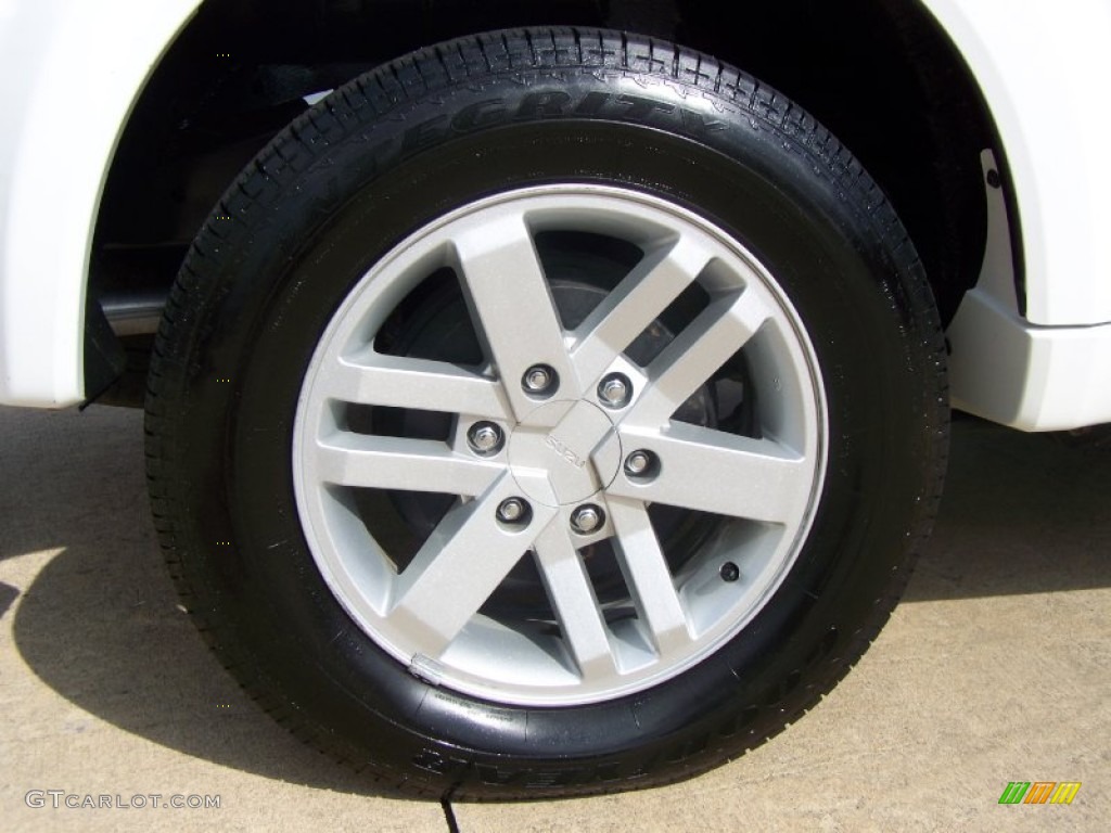 2002 Isuzu Axiom XS Wheel Photos