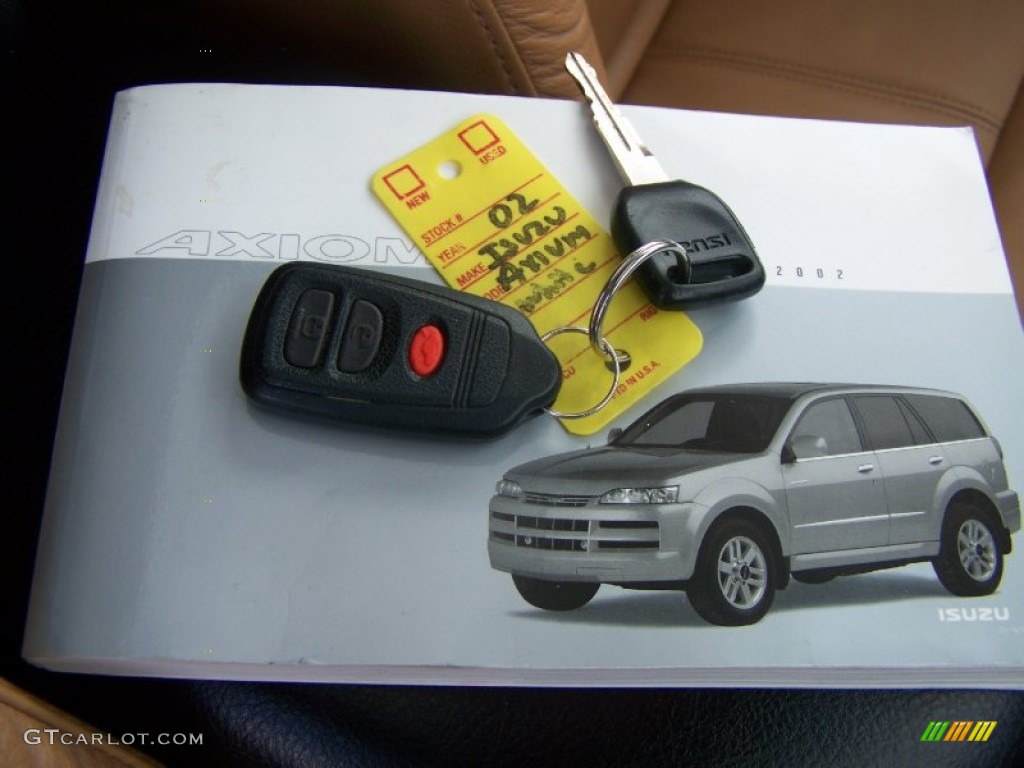 2002 Isuzu Axiom XS Keys Photos