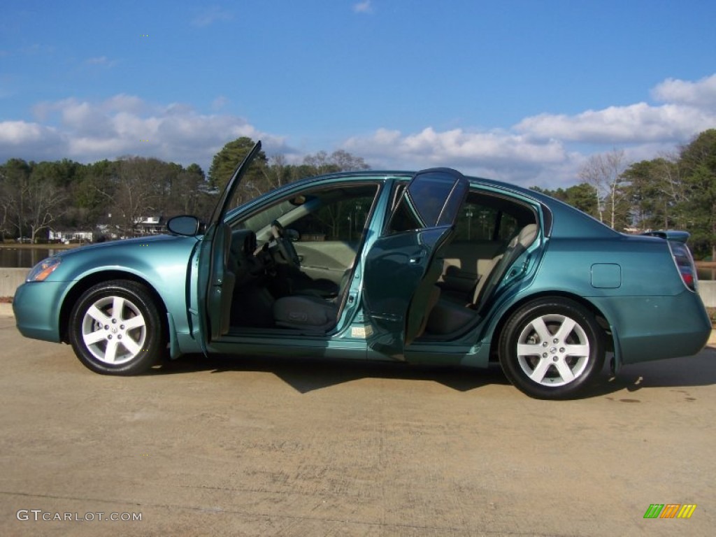 2002 Altima 2.5 S - Seascape Light Blue / Blond Beige photo #16