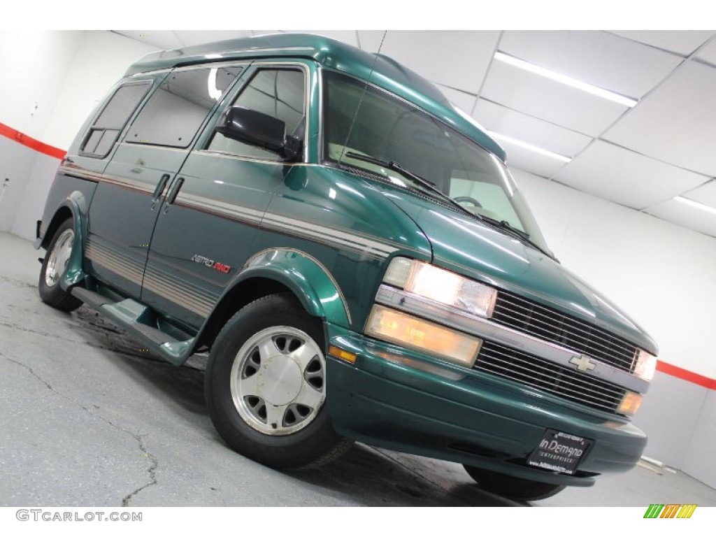 2000 Astro AWD Passenger Conversion Van - Dark Forest Green Metallic / Neutral photo #2