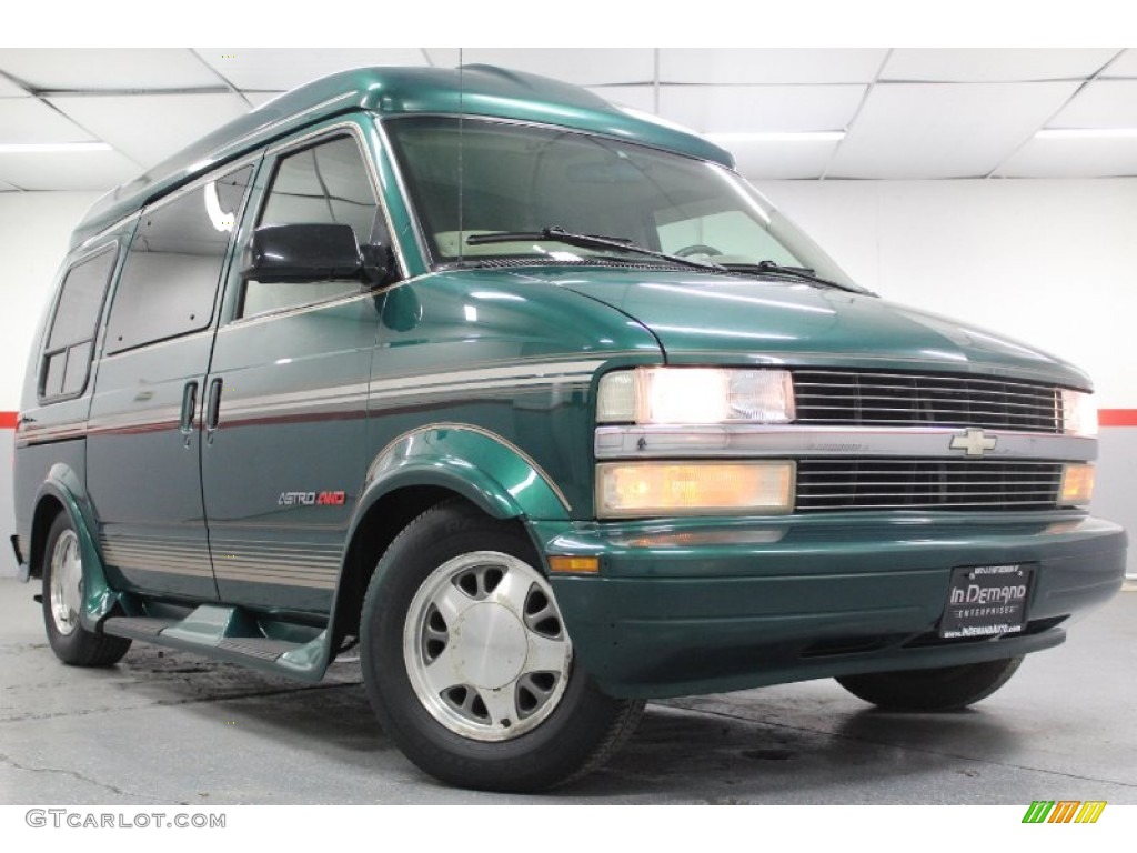 2000 Astro AWD Passenger Conversion Van - Dark Forest Green Metallic / Neutral photo #3