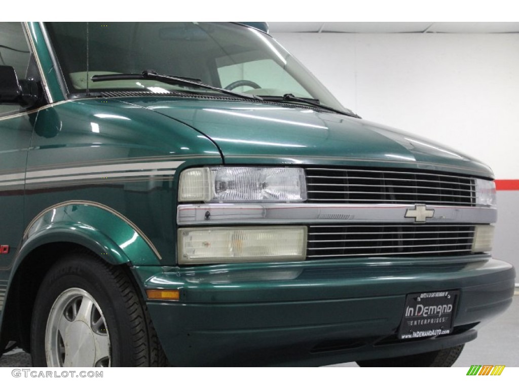 2000 Astro AWD Passenger Conversion Van - Dark Forest Green Metallic / Neutral photo #5