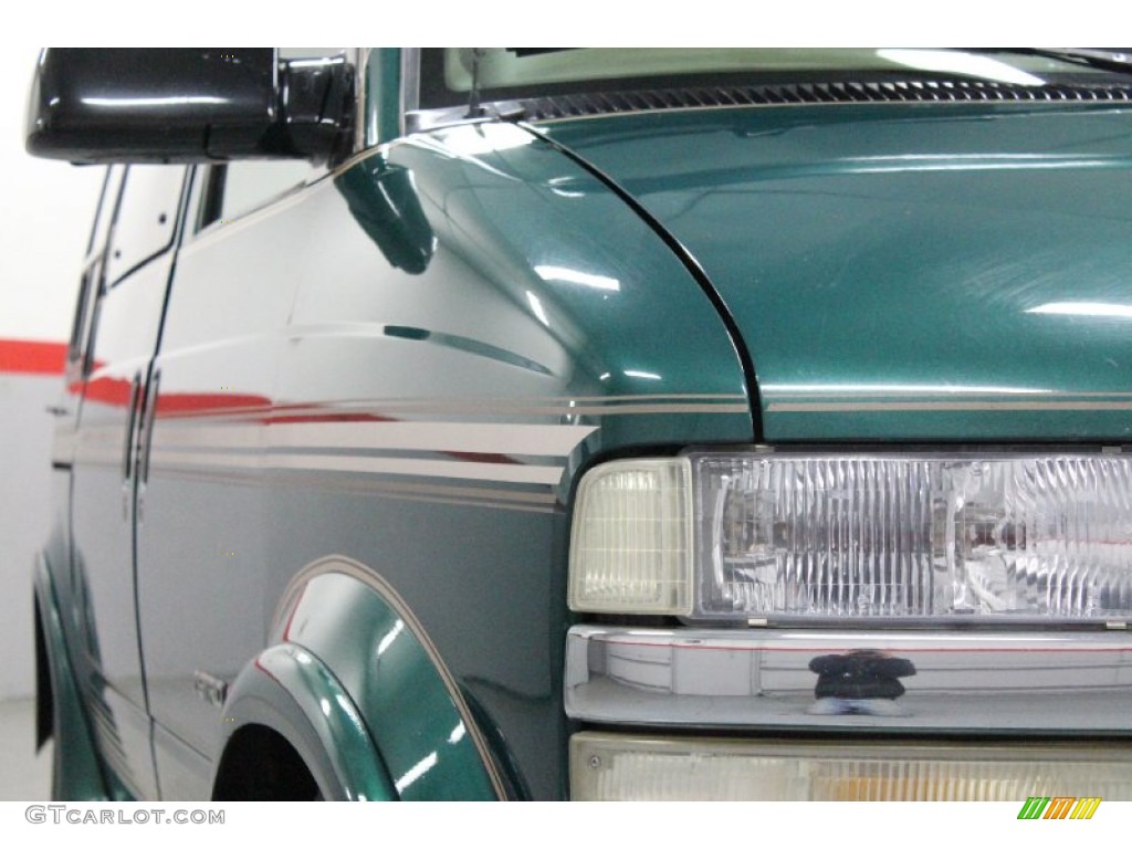 2000 Astro AWD Passenger Conversion Van - Dark Forest Green Metallic / Neutral photo #8