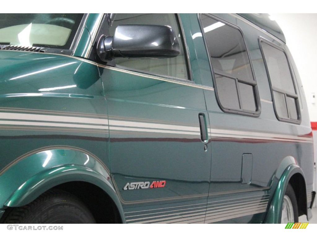 2000 Astro AWD Passenger Conversion Van - Dark Forest Green Metallic / Neutral photo #14