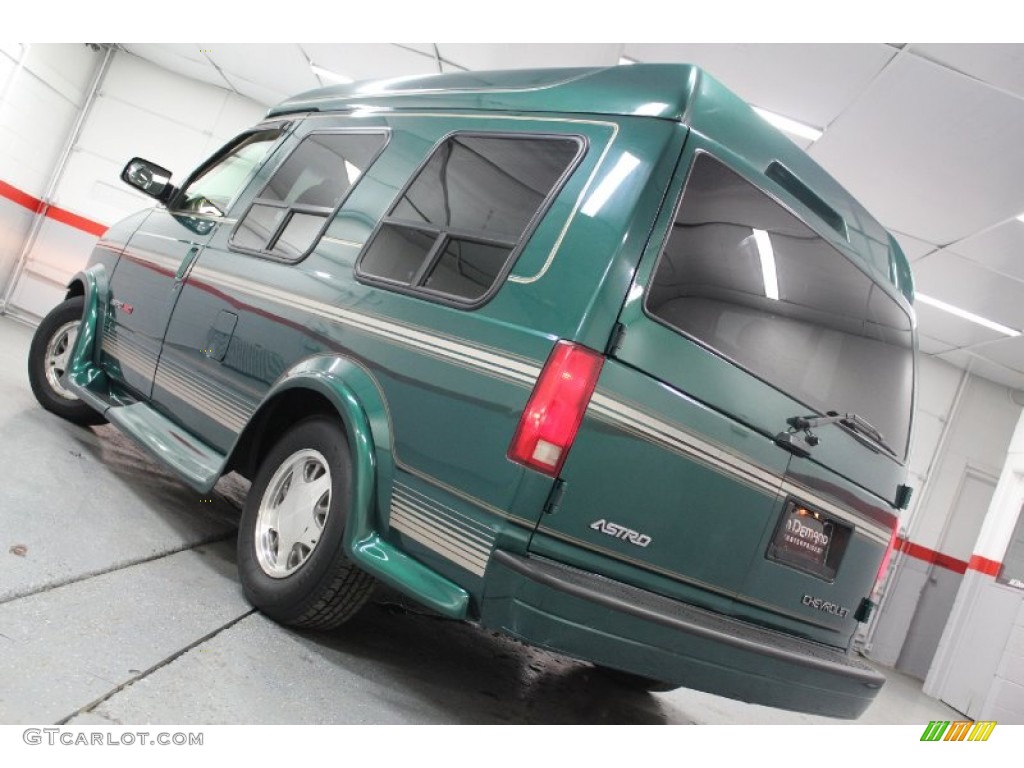 2000 Astro AWD Passenger Conversion Van - Dark Forest Green Metallic / Neutral photo #19