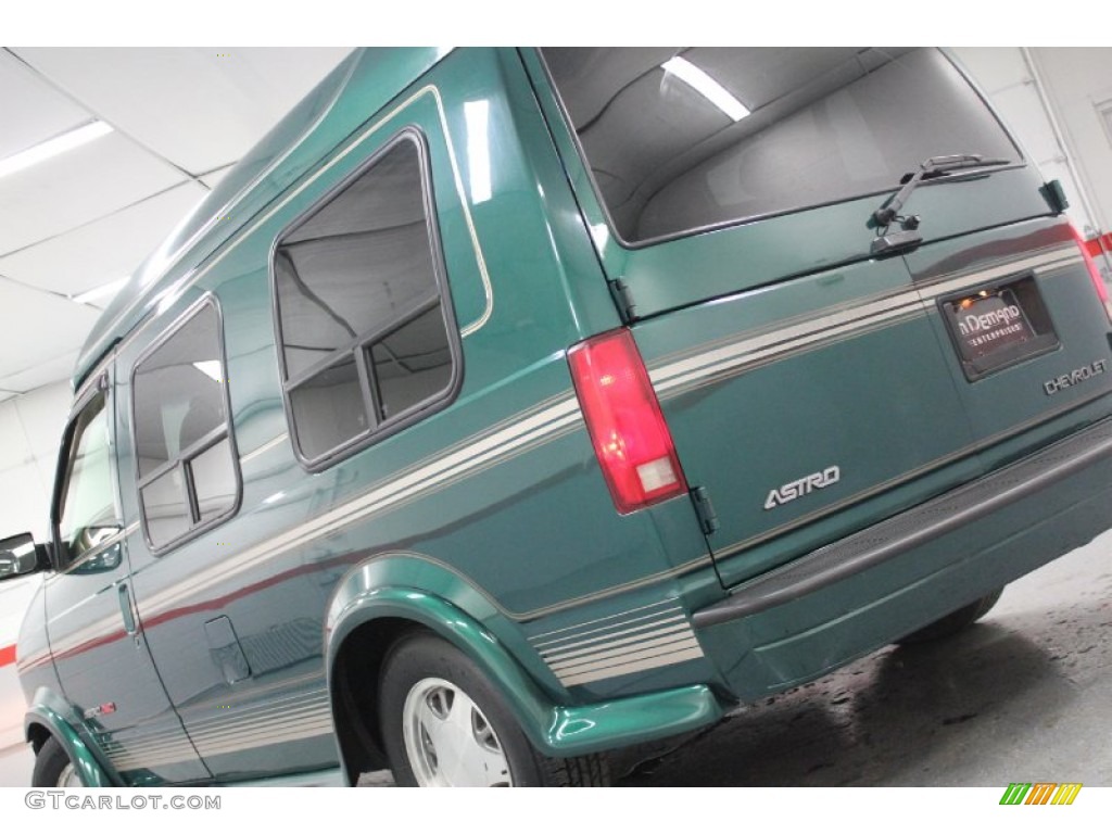 2000 Astro AWD Passenger Conversion Van - Dark Forest Green Metallic / Neutral photo #23