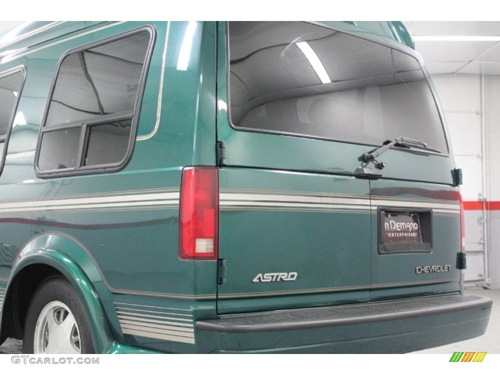 2000 Astro AWD Passenger Conversion Van - Dark Forest Green Metallic / Neutral photo #24