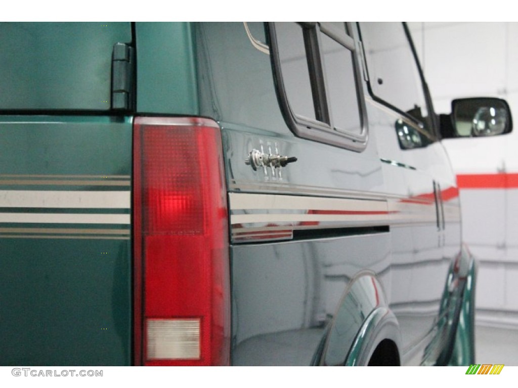 2000 Astro AWD Passenger Conversion Van - Dark Forest Green Metallic / Neutral photo #29
