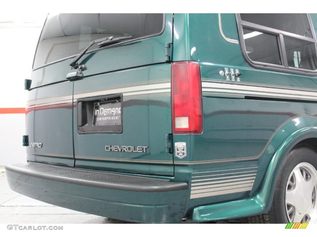 2000 Astro AWD Passenger Conversion Van - Dark Forest Green Metallic / Neutral photo #32
