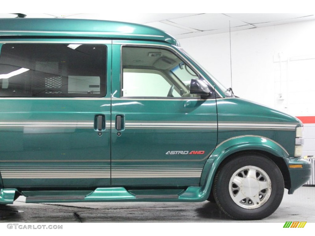 2000 Astro AWD Passenger Conversion Van - Dark Forest Green Metallic / Neutral photo #36