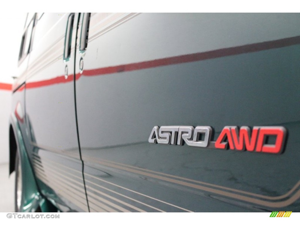 2000 Astro AWD Passenger Conversion Van - Dark Forest Green Metallic / Neutral photo #37