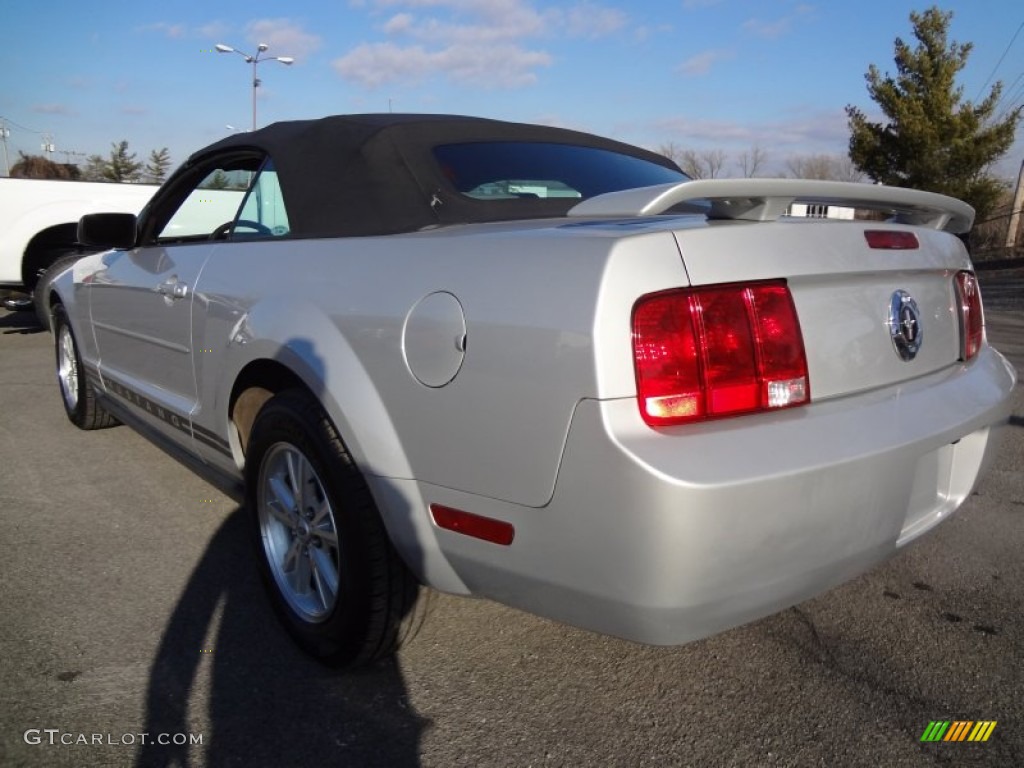 2006 Mustang V6 Deluxe Convertible - Satin Silver Metallic / Light Graphite photo #3