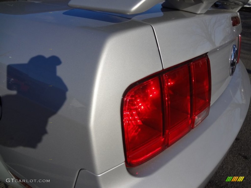 2006 Mustang V6 Deluxe Convertible - Satin Silver Metallic / Light Graphite photo #7