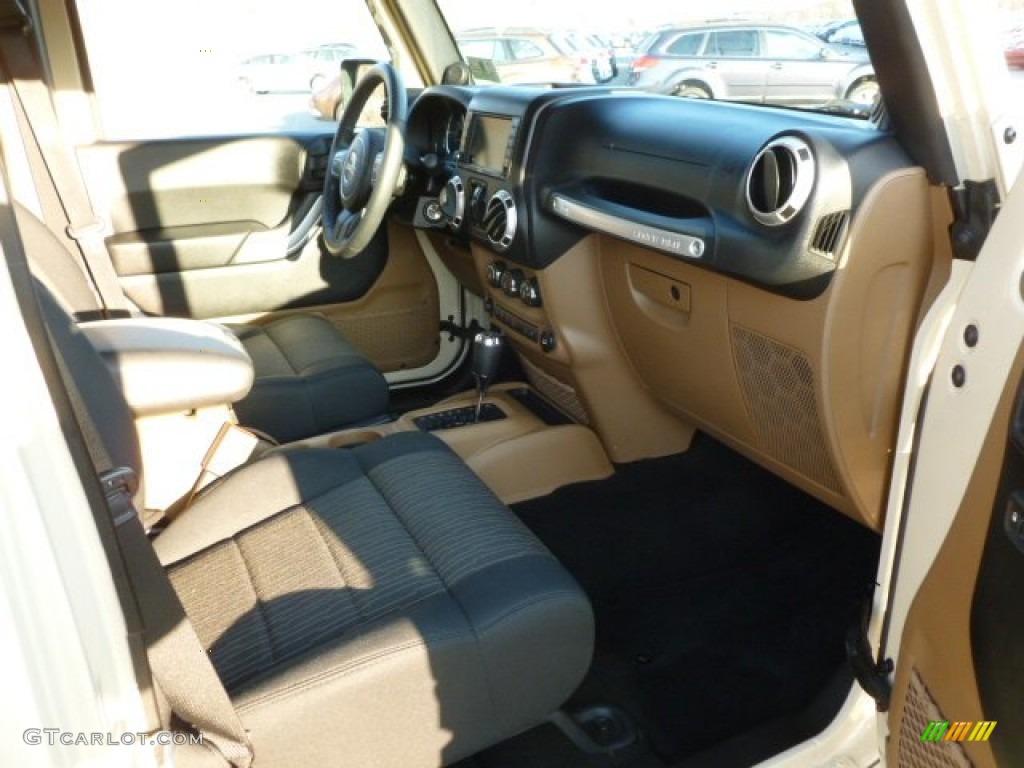 2011 Wrangler Unlimited Sahara 4x4 - Sahara Tan / Black/Dark Saddle photo #9
