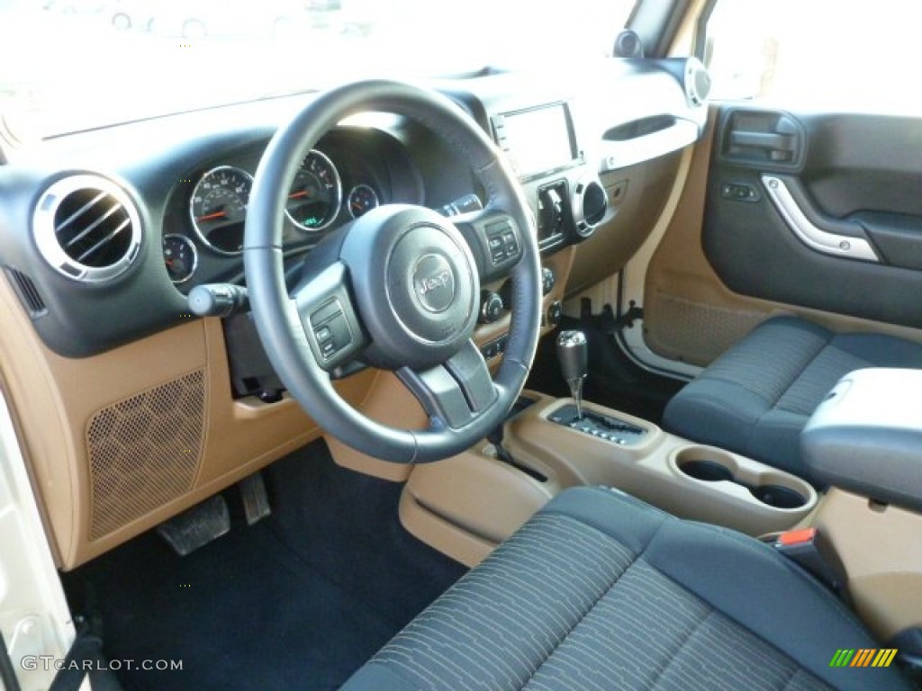 2011 Wrangler Unlimited Sahara 4x4 - Sahara Tan / Black/Dark Saddle photo #16