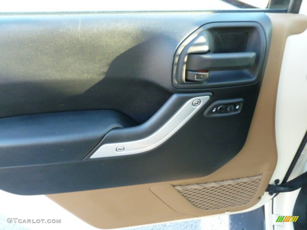 2011 Wrangler Unlimited Sahara 4x4 - Sahara Tan / Black/Dark Saddle photo #17