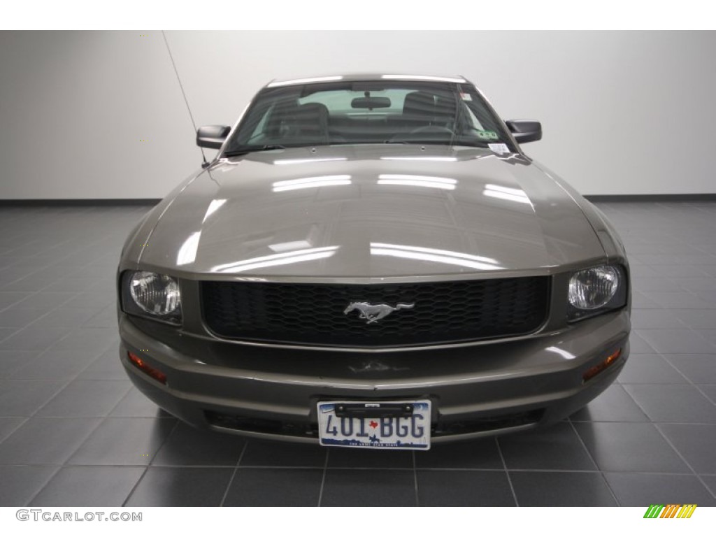 2005 Mustang V6 Deluxe Coupe - Mineral Grey Metallic / Light Graphite photo #6