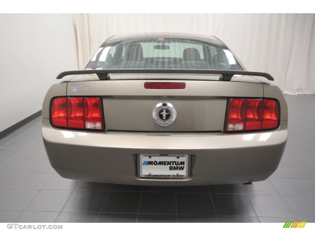 2005 Mustang V6 Deluxe Coupe - Mineral Grey Metallic / Light Graphite photo #13