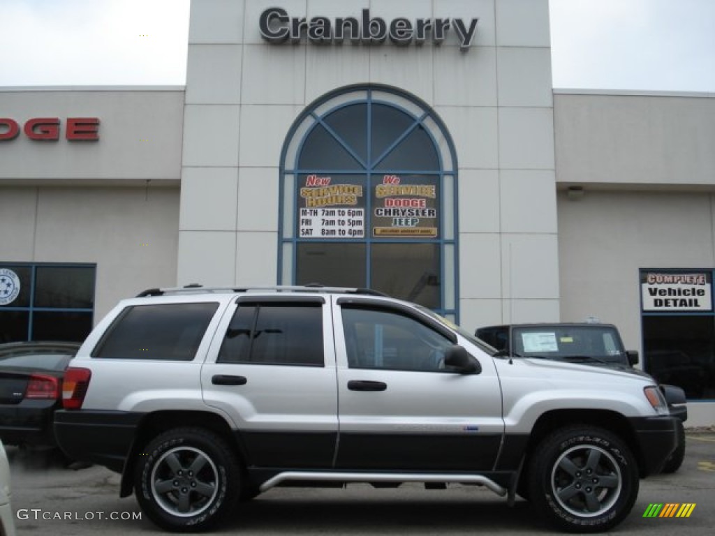 Bright Silver Metallic Jeep Grand Cherokee