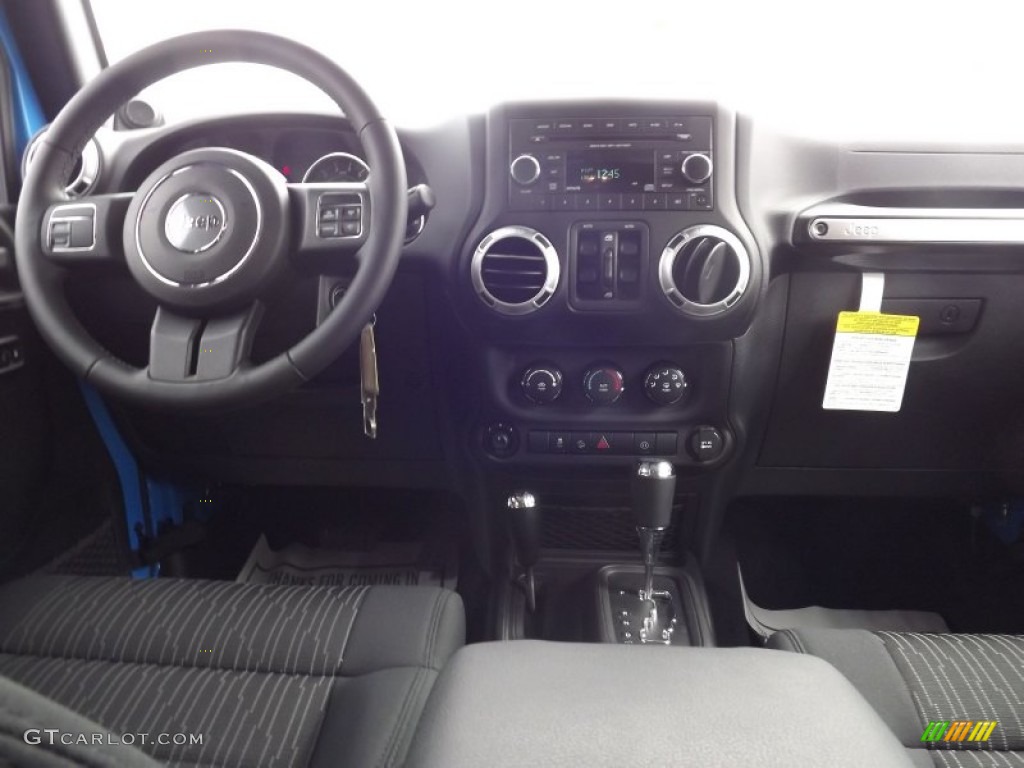 2012 Wrangler Unlimited Sahara 4x4 - Cosmos Blue / Black photo #10