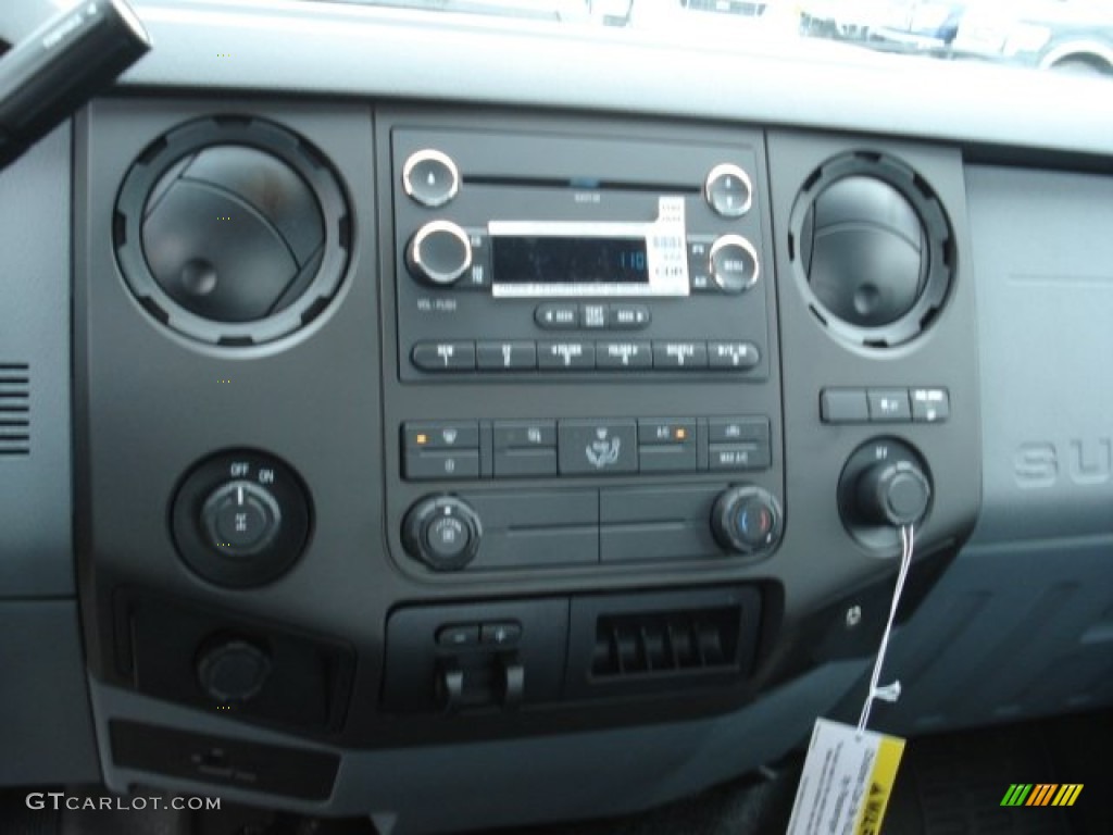 2012 F350 Super Duty XL SuperCab 4x4 - Oxford White / Steel photo #17