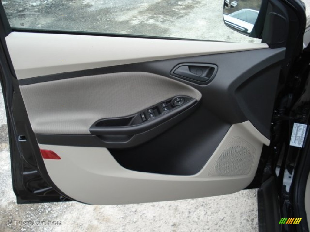 2012 Focus SE 5-Door - Tuxedo Black Metallic / Stone photo #12