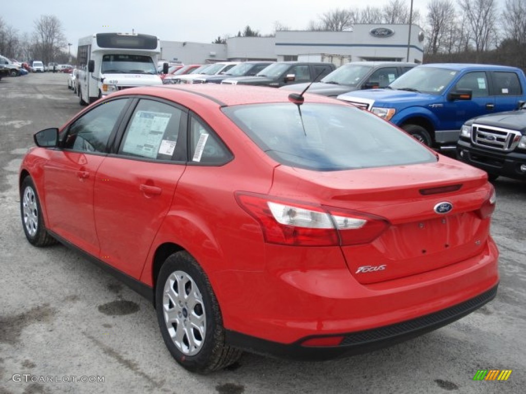 2012 Focus SE Sedan - Race Red / Charcoal Black photo #6