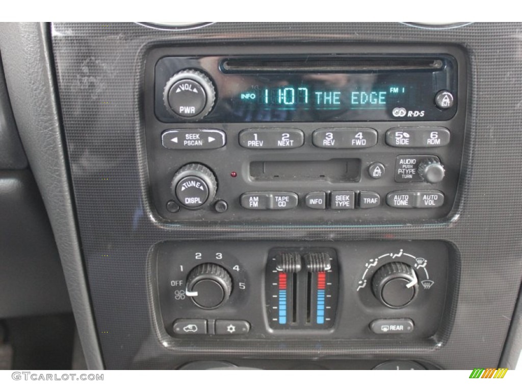 2003 GMC Envoy SLE 4x4 Controls Photo #60727369