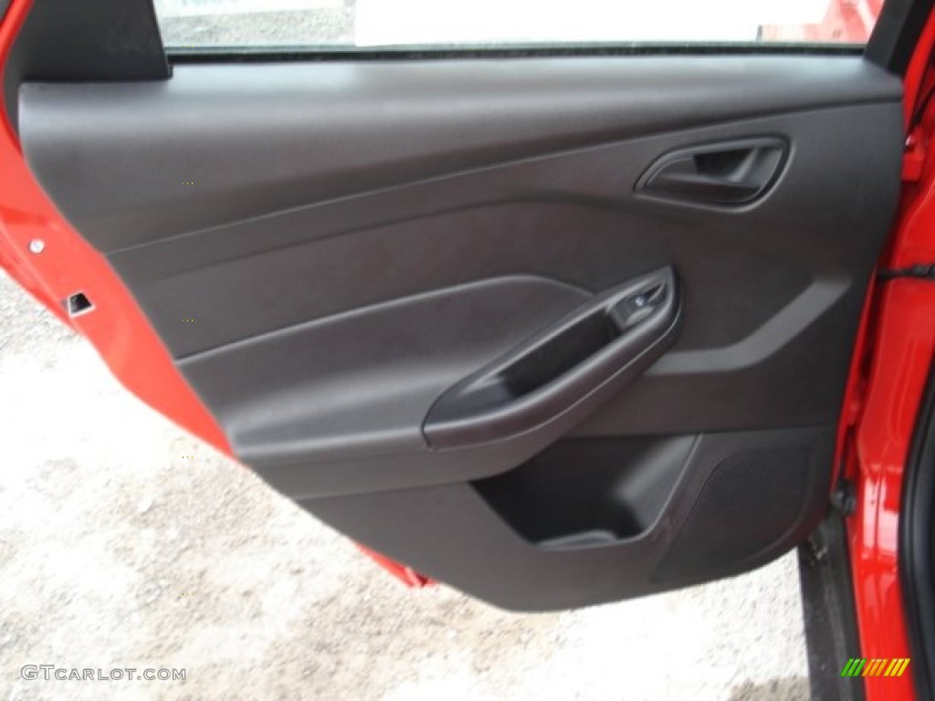 2012 Focus SE Sedan - Race Red / Charcoal Black photo #14