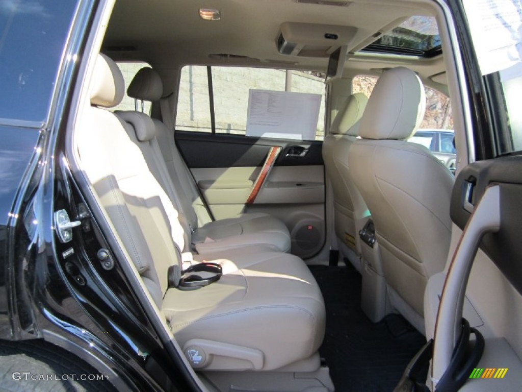 2010 Highlander Limited 4WD - Black / Sand Beige photo #17