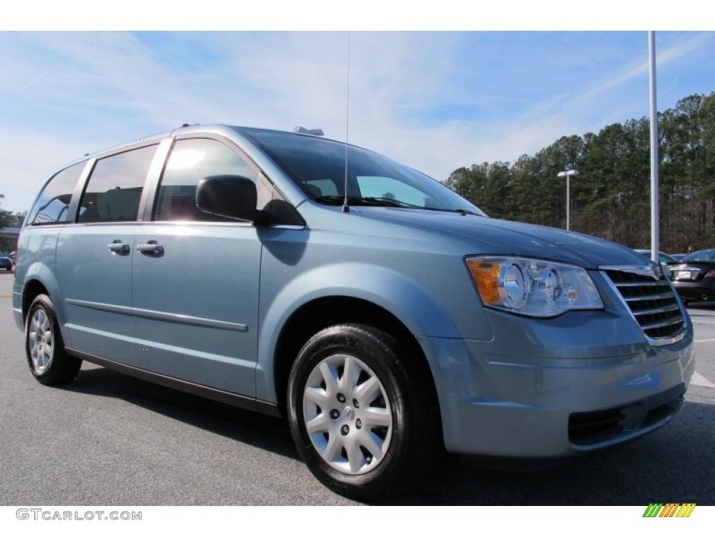 2010 Town & Country LX - Clearwater Blue Pearl / Medium Pebble Beige/Cream photo #7