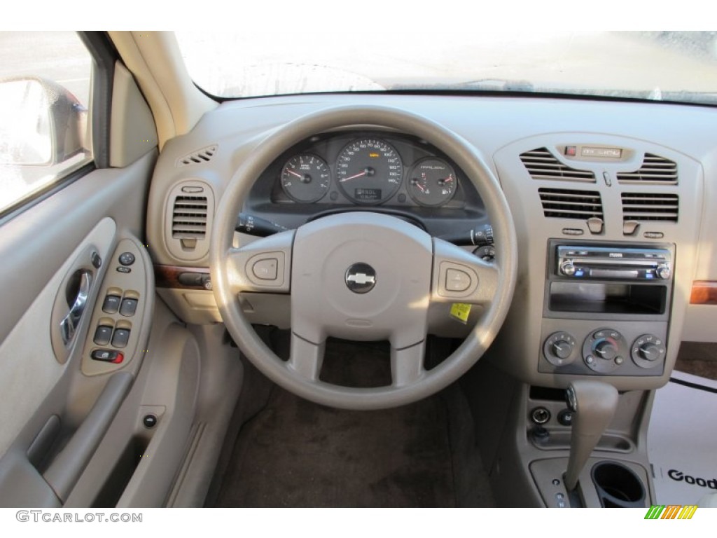 2004 Chevrolet Malibu Sedan Neutral Dashboard Photo #60737542
