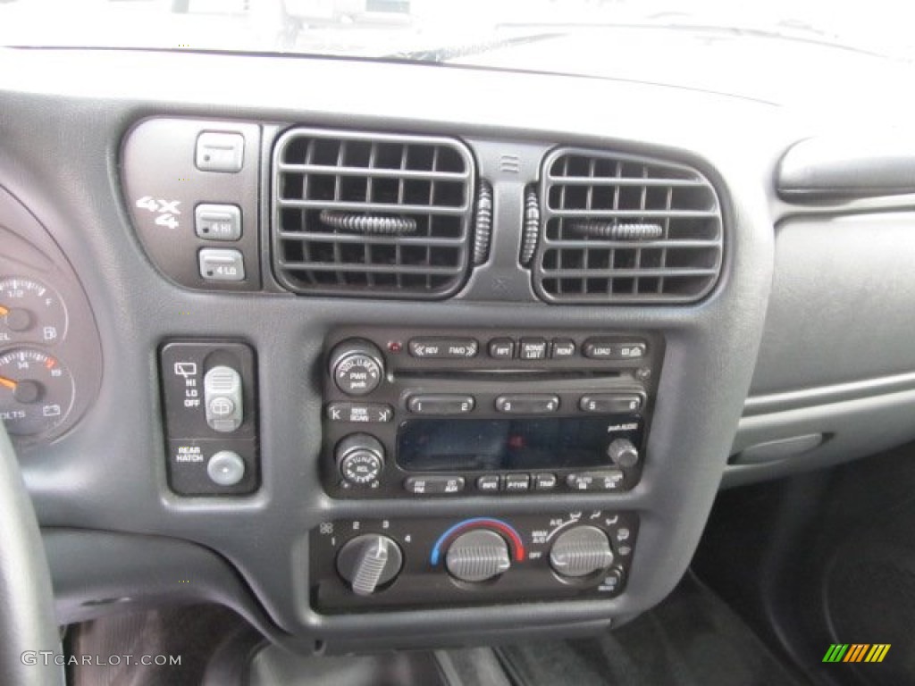 2003 Chevrolet Blazer LS 4x4 Controls Photo #60738473