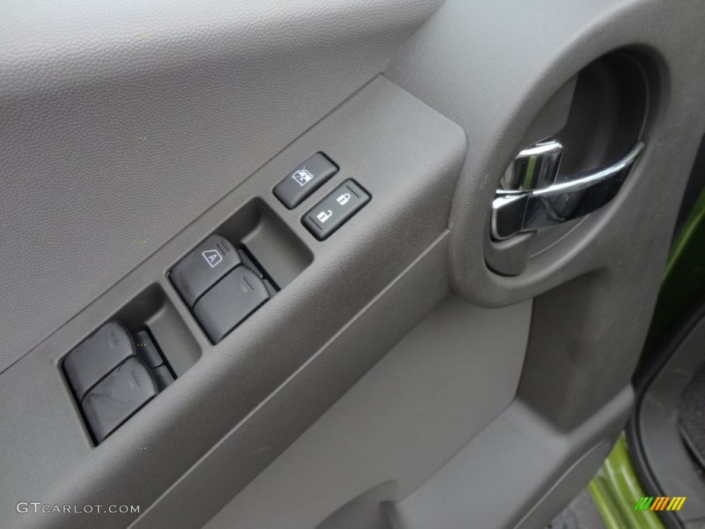 2012 Xterra S - Metallic Green / Gray photo #17