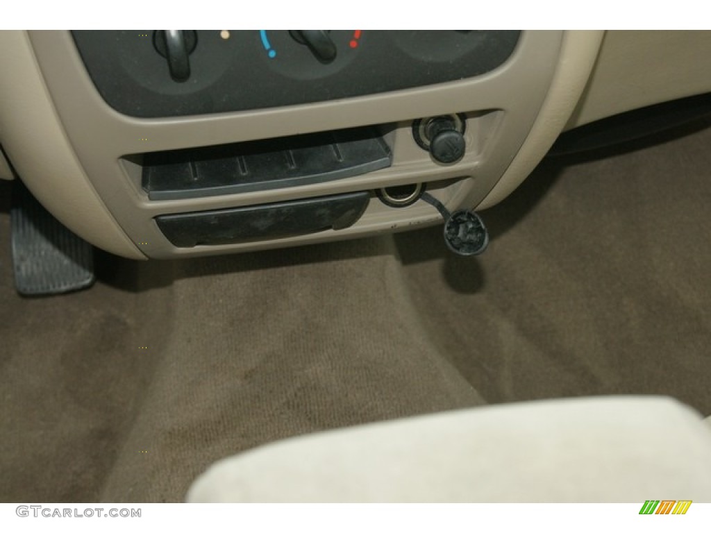 2003 Taurus SE - Gold Ash Metallic / Medium Parchment photo #21