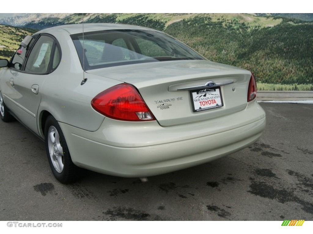 2003 Taurus SE - Gold Ash Metallic / Medium Parchment photo #22