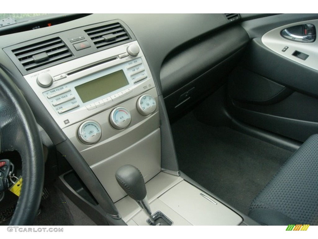 2008 Camry SE - Super White / Dark Charcoal photo #7