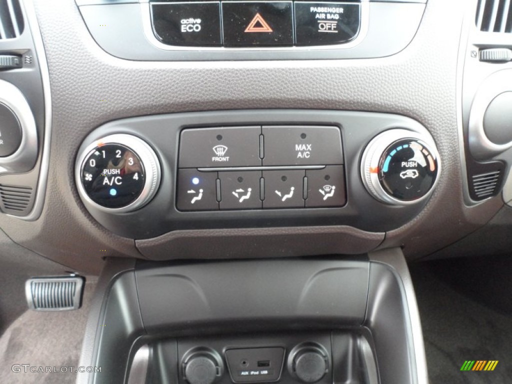 2012 Hyundai Tucson GLS Controls Photo #60747461