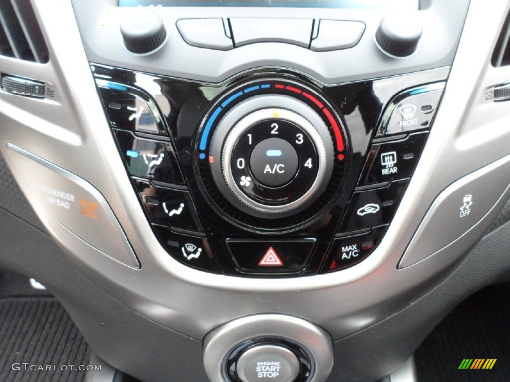 2012 Hyundai Veloster Standard Veloster Model Controls Photo #60748649
