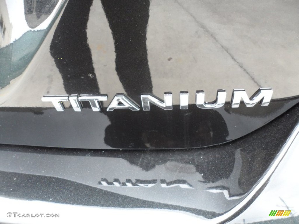 2012 Focus Titanium 5-Door - Tuxedo Black Metallic / Charcoal Black Leather photo #15