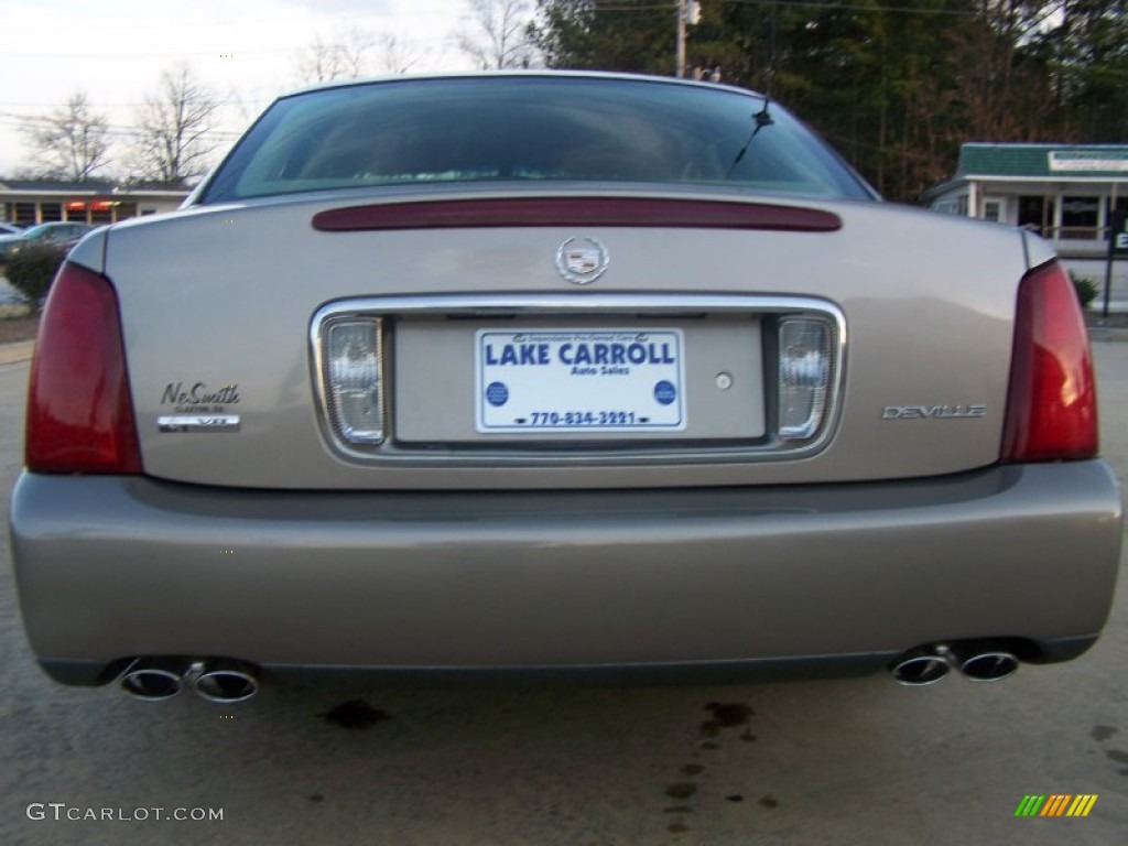 2004 DeVille Sedan - Cashmere / Cashmere photo #30